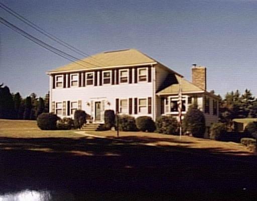 41 W River St, Upton, MA 01568 photo 1