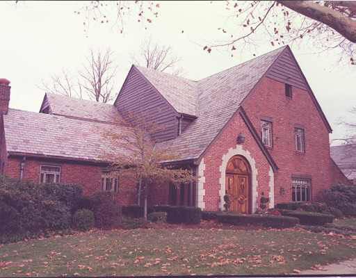 107 Shaw Rd, Chestnut Hill, MA 02467 photo 1