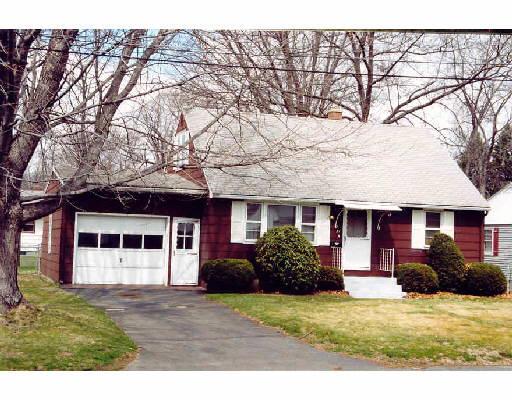 24 Pickering St, Chicopee, MA 01013 photo 1