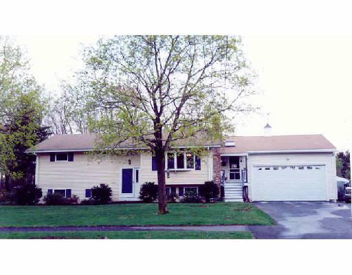 13 Champlain Dr, Hudson, MA 01749 photo 1