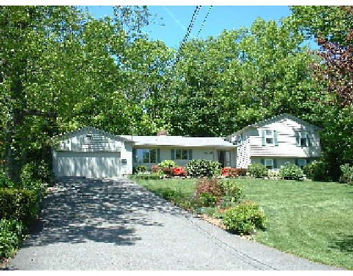 15 Locksley Rd, Danvers, MA 01923 photo 1