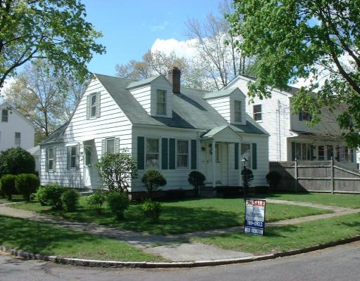 135 Merida St, Springfield, MA 01104 photo 1