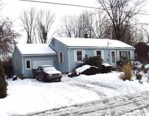 135 Squire Ln, Springfield, MA 01118 photo 1