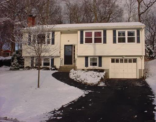 9 Simpson Dr, Framingham, MA 01701 photo 1