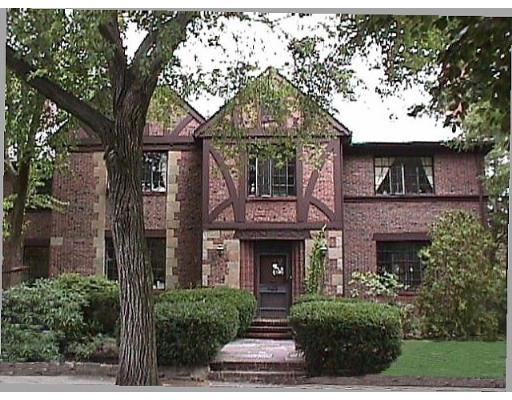 33 Chatham St, Brookline, MA 02446 photo 1