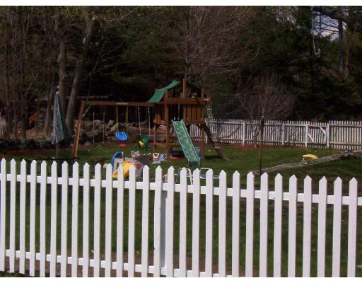 28 N Main St, Upton, MA 01568 photo 2