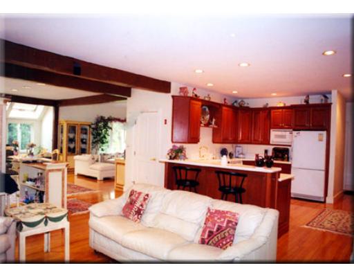 132 Common Ln, Beverly, MA 01915 photo 3