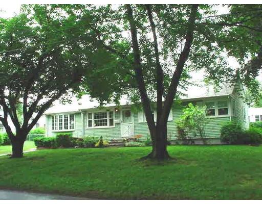 182 Edgewater Dr, Framingham, MA 01702 photo 1