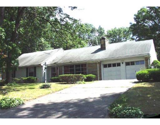 91 Pondview Dr, Springfield, MA 01118 photo 1