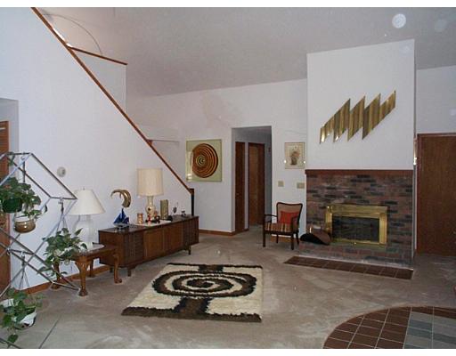 9 Johnson Ct, Douglas, MA 01516 photo 3