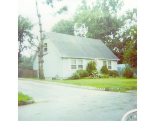11 Leatherleaf Cir, Springfield, MA 01109 photo 1