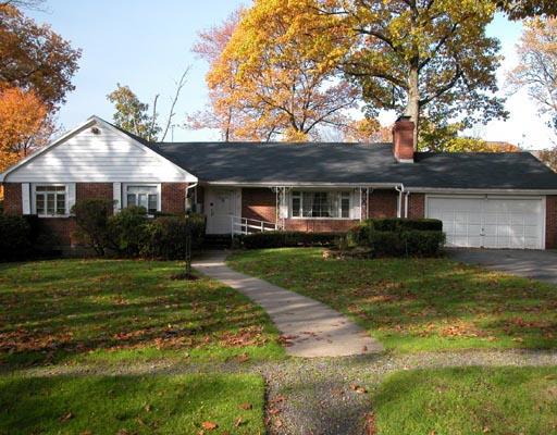 39 Rangeley Rd, Chestnut Hill, MA 02467 photo 1