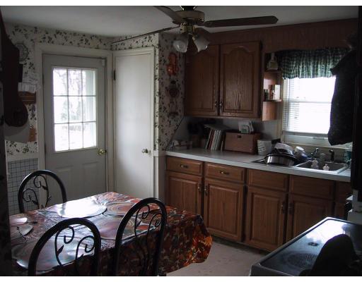 27 Barton St, Springfield, MA 01104 photo 4