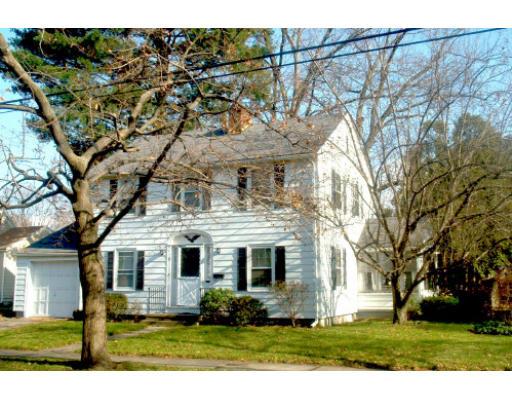 33 Oregon St, Springfield, MA 01118 photo 1