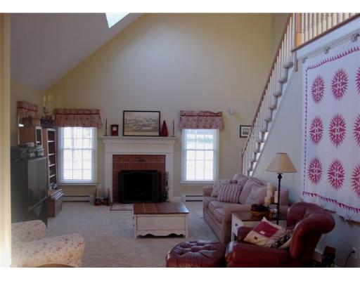 17 Juniper, Upton, MA 01568 photo 2