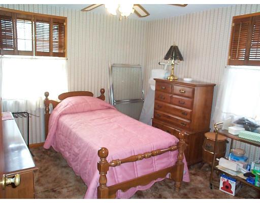 28 Border St, Springfield, MA 01104 photo 4
