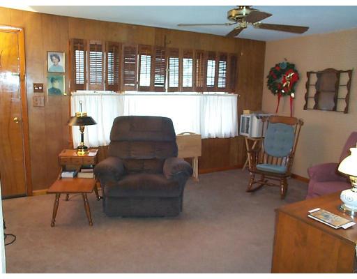 28 Border St, Springfield, MA 01104 photo 3