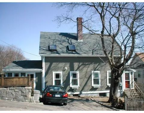 31 Beacon St, Gloucester, MA 01930 photo 1
