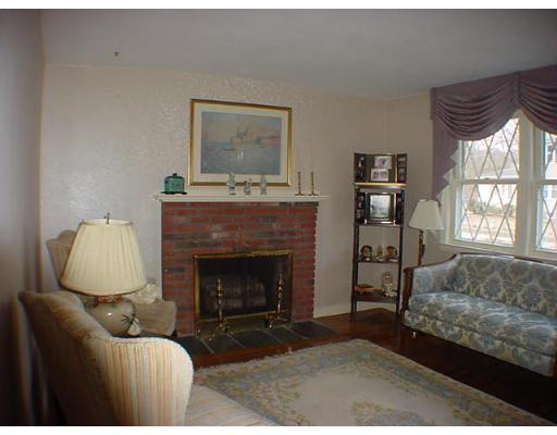 18 Alden St, Dedham, MA 02026 photo 2