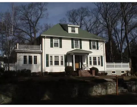 29 Oak St, Reading, MA 01867 photo 1