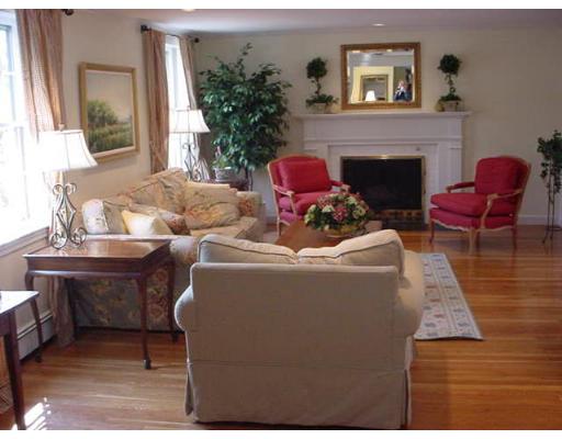178 Richardson Dr, Needham, MA 02492 photo 2