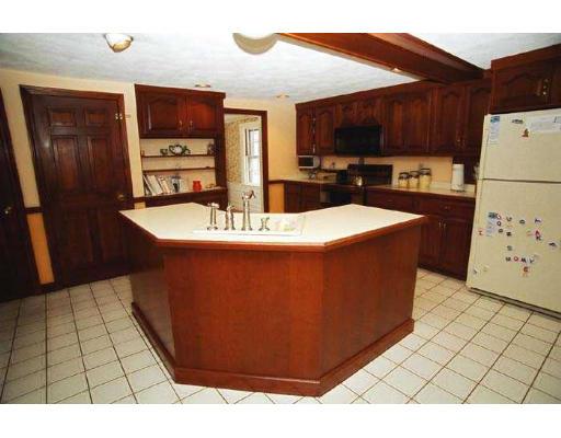 352 Summer Ave, Reading, MA 01867 photo 4