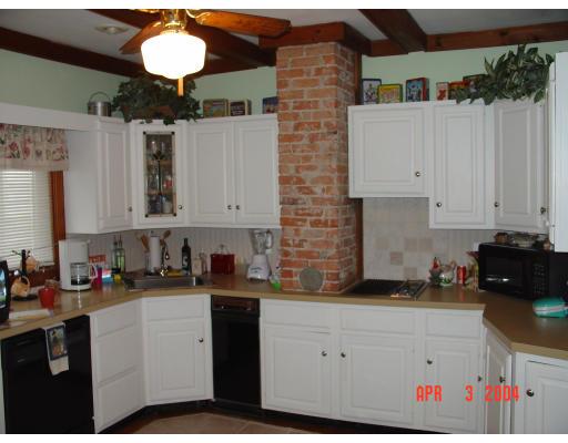 55 Kinsman St, Everett, MA 02149 photo 2