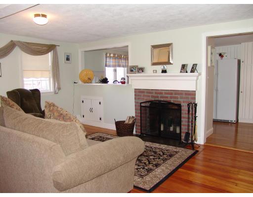 8 Chestnut Pl, Hingham, MA 02043 photo 3