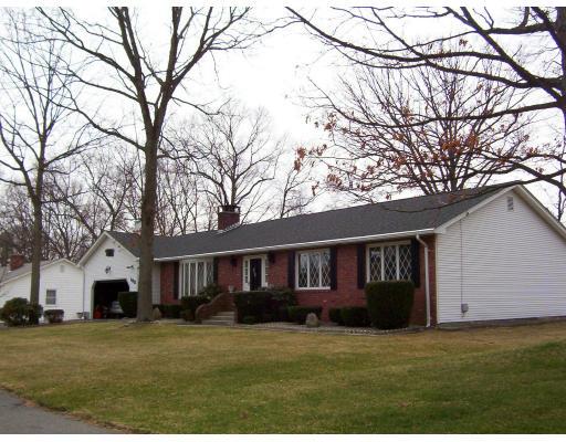 108 Basil Dr, Chicopee, MA 01020 photo 2