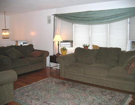 17 Flintlocke Ln, Dedham, MA 02026 photo 2