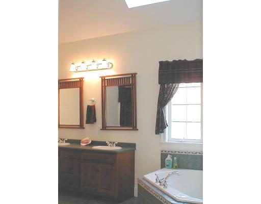 2 Lenox Dr, Franklin, MA 02038 photo 3