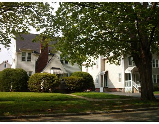 82 Olmsted Dr, Springfield, MA 01108 photo 1