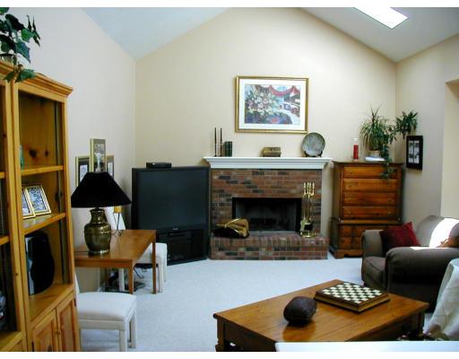 2 Echo Brg, Franklin, MA 02038 photo 4