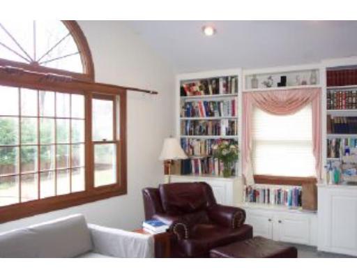 14 Oakhurst Cir, Needham, MA 02492 photo 2