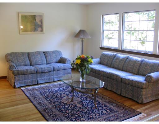 27 Pitman Dr, Reading, MA 01867 photo 3