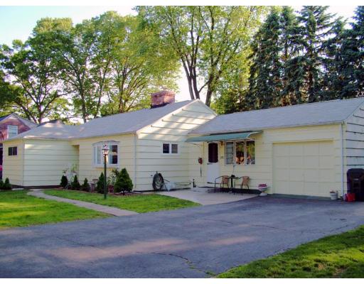 370 Abbott St, Springfield, MA 01118 photo 1