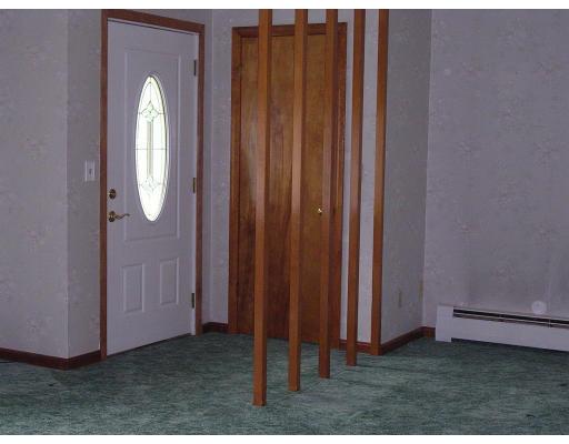892 Grattan, Chicopee, MA 01020 photo 3