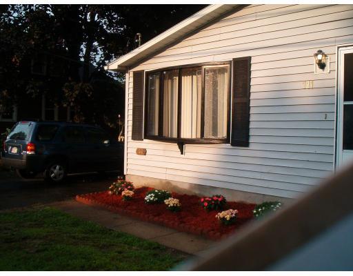 111 Gresham St, Springfield, MA 01119 photo 4