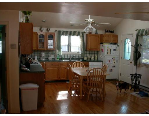 25 Mill St, Danvers, MA 01923 photo 4
