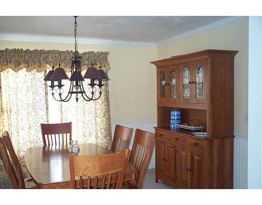 5 Carriage Ln, Maynard, MA 01754 photo 2