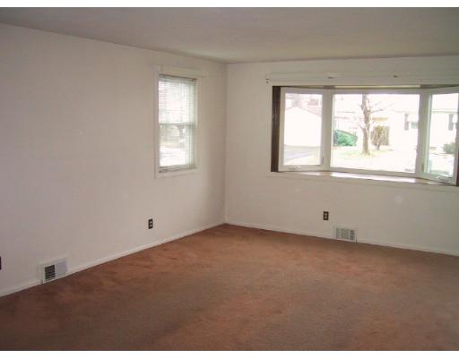 23 Cobb Ave, Chicopee, MA 01020 photo 3