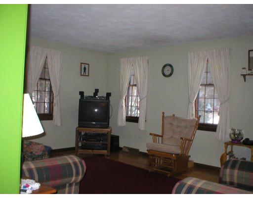 8 Pine St, Townsend, MA 01469 photo 3