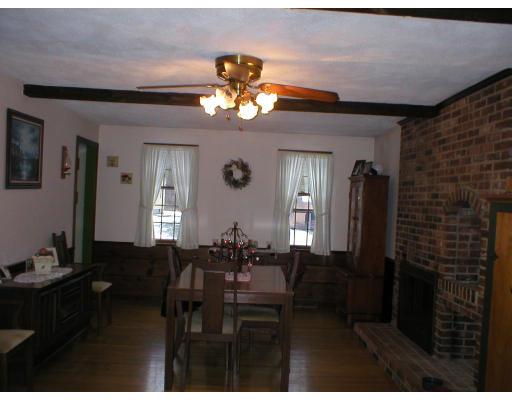 8 Pine St, Townsend, MA 01469 photo 2