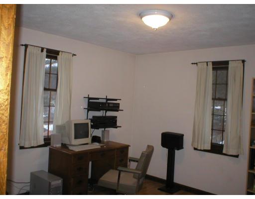 8 Pine St, Townsend, MA 01469 photo 4
