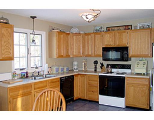 95 Winterset Dr, Springfield, MA 01129 photo 2
