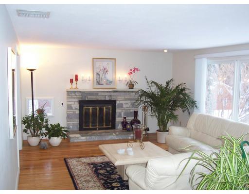 33 Colby Rd, Wellesley, MA 02482 photo 2