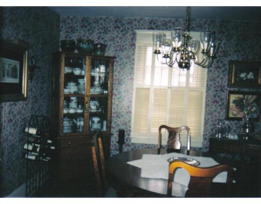26 Prentice St, Springfield, MA 01104 photo 3