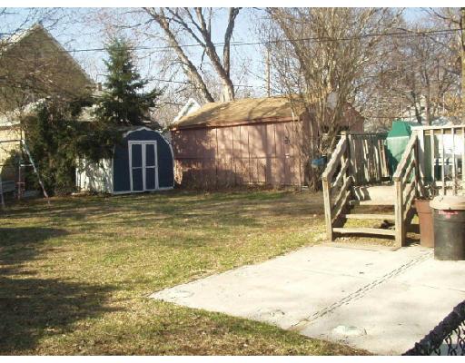 114 Phoenix Ter, Springfield, MA 01104 photo 3