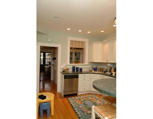 1035 Beacon # 2, Brookline, MA 02446 photo 6