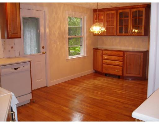 9 Henzie St, Reading, MA 01867 photo 4